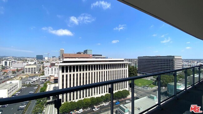 Building Photo - 3785 Wilshire Blvd