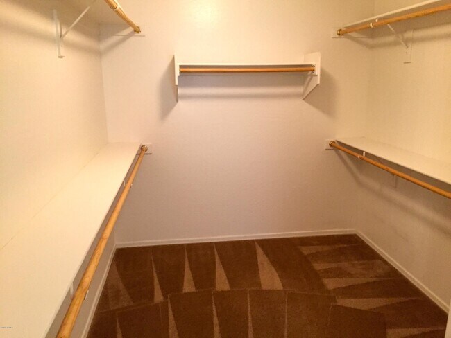 Building Photo - 44177 Palmen Dr