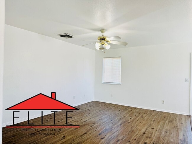 Building Photo - AVAILABLE NOW!!!