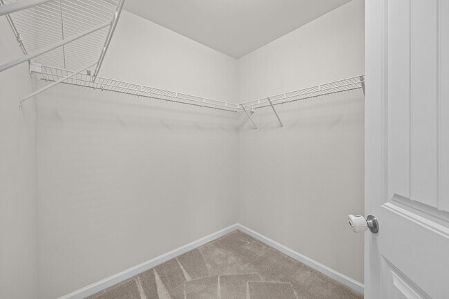 Building Photo - Fantastic 3 Bedroom End-unit Townhome with...