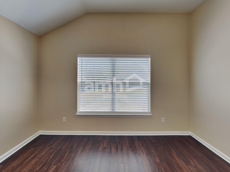 Building Photo - 705 Waterlily Way