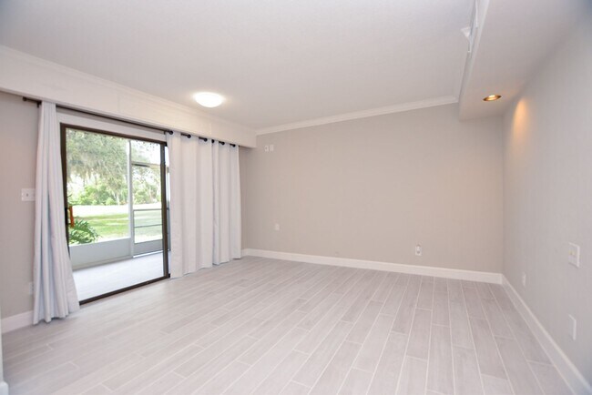 Building Photo - 622 Olde Camelot Cir