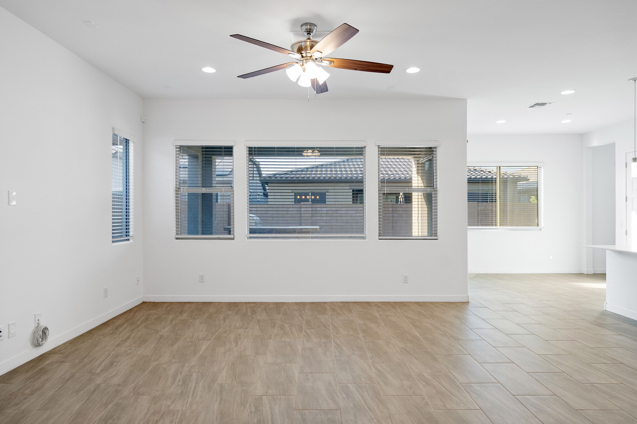 Building Photo - 9738 E Tiburon Ave