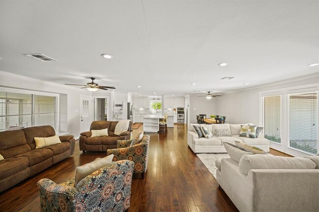 Building Photo - 4943 Cheena Dr