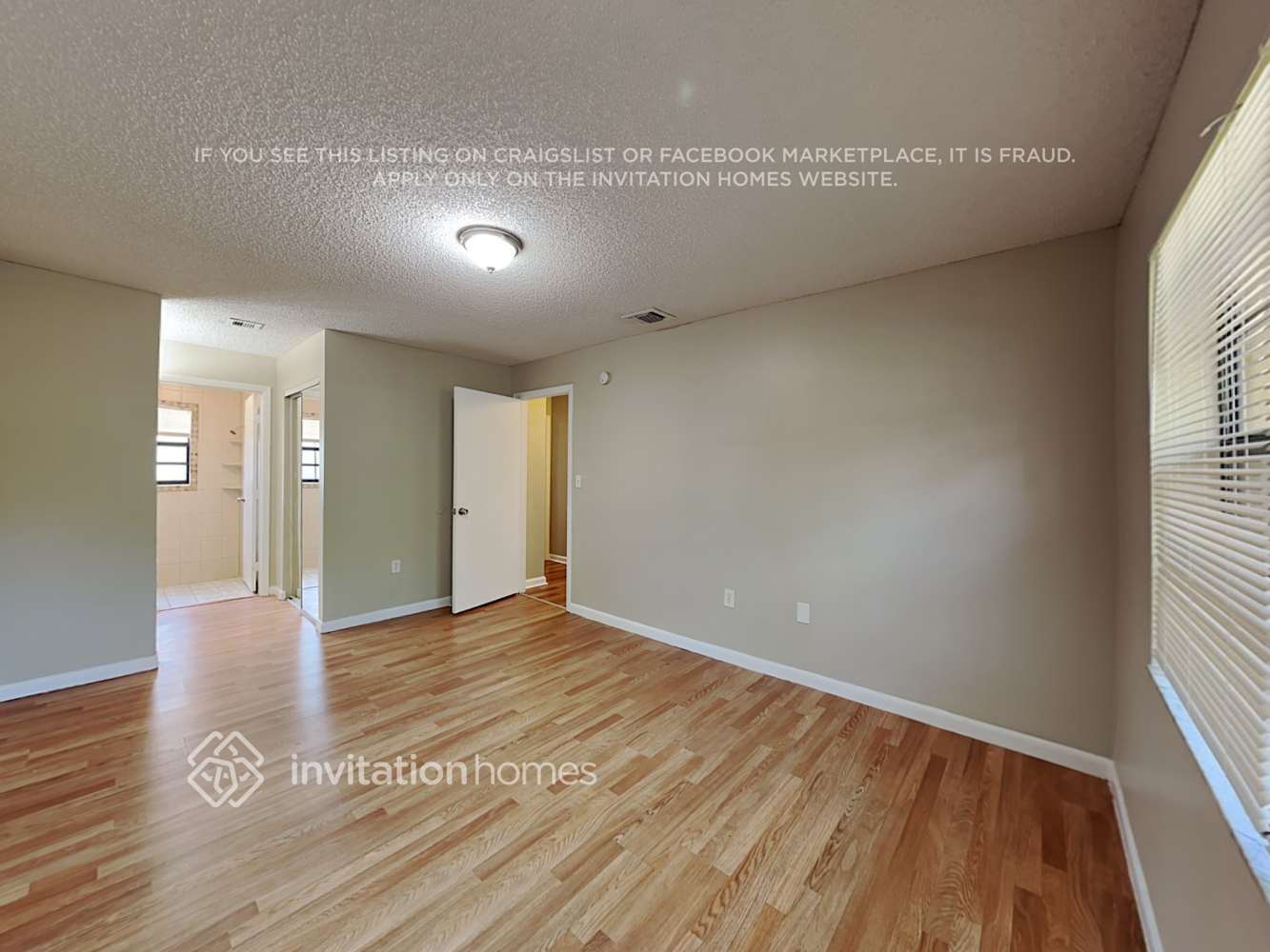 Building Photo - 13641 Newport Manor