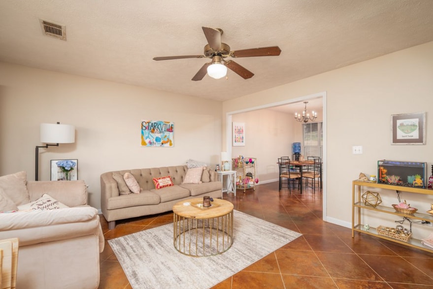 Building Photo - 125 Darby Way