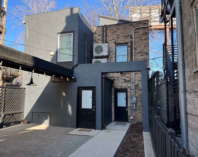 Building Photo - 1707 S Newberry Ave