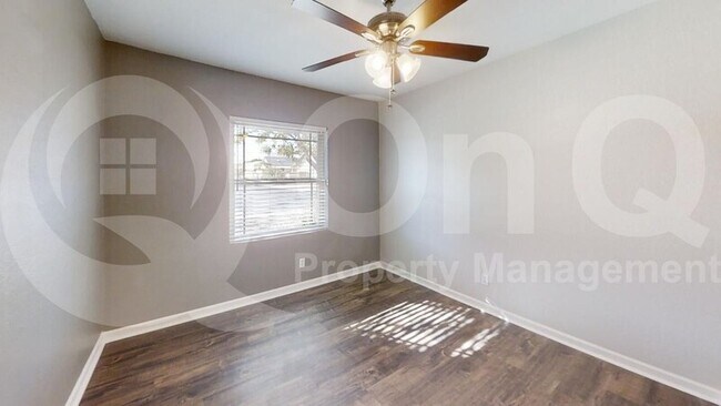 Building Photo - 470 E Juanita Ave