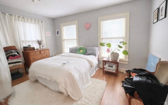 Building Photo - 1656 Kipling St