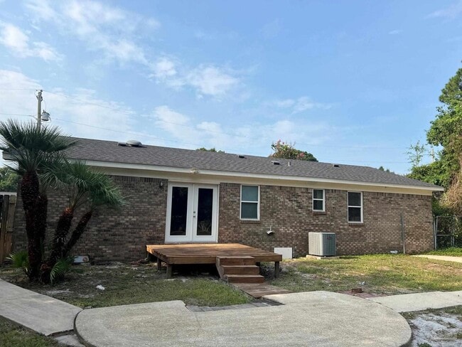 Building Photo - 3244 Maplewood Dr