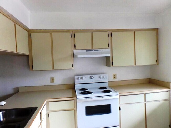 Building Photo - 219 Olmstead Dr