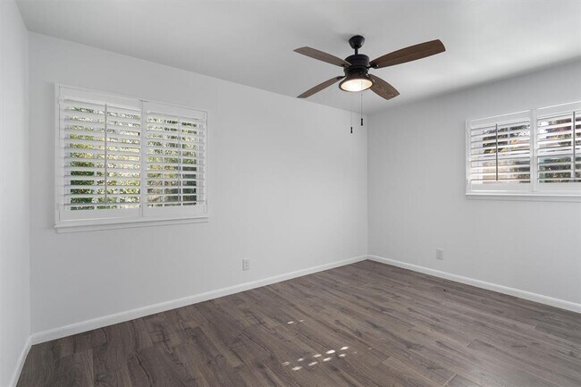 Building Photo - 1800 Romford Dr