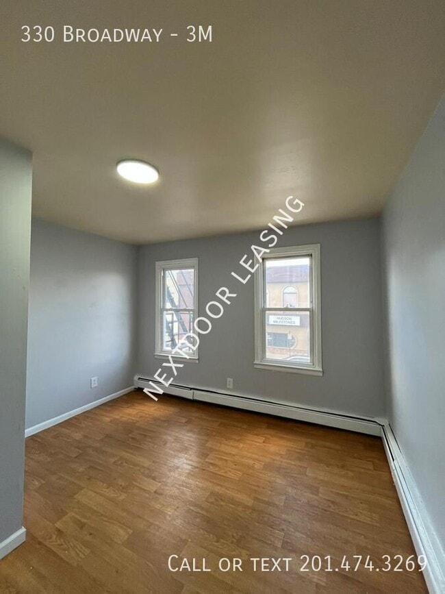 Building Photo - 330 Broadway-3M