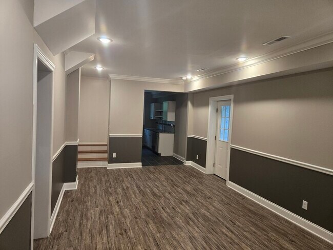Building Photo - 545 Lakeview Dr