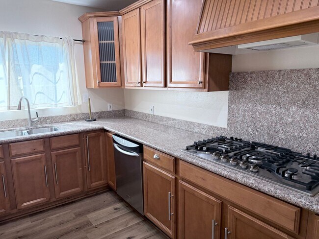 Building Photo - 3082 Thurin Ave