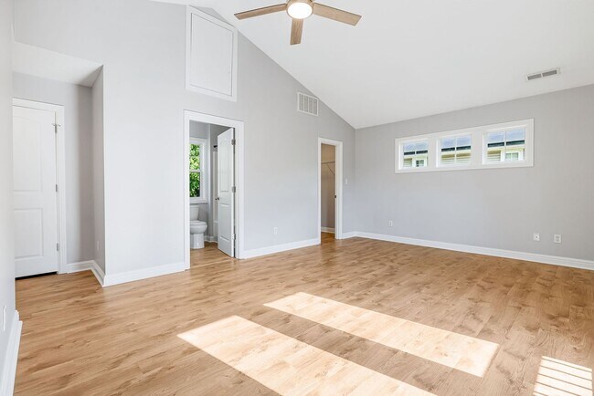 Building Photo - Newly Renovated 3-Bedroom Home with Modern...