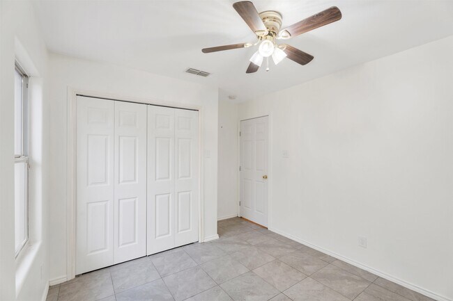Building Photo - 823 Witherspoon Loop