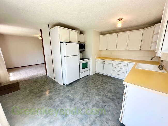 Building Photo - Awesome 2-Bedroom Condo Near Multnomah Vil...