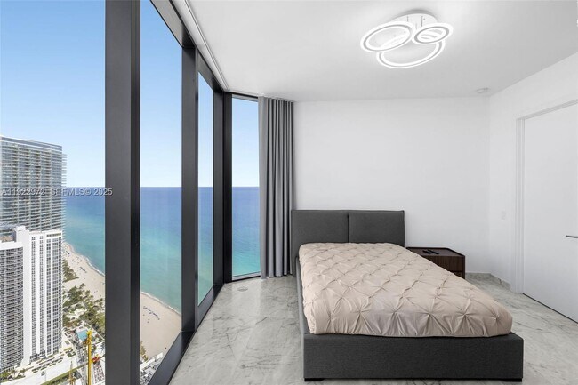 Building Photo - 18555 Collins Ave