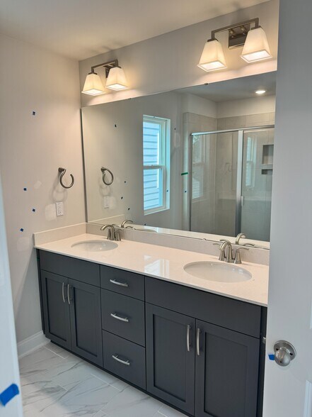Building Photo - 833 Portland Rose Dr