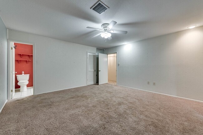 Building Photo - 6209 Glenhaven Dr