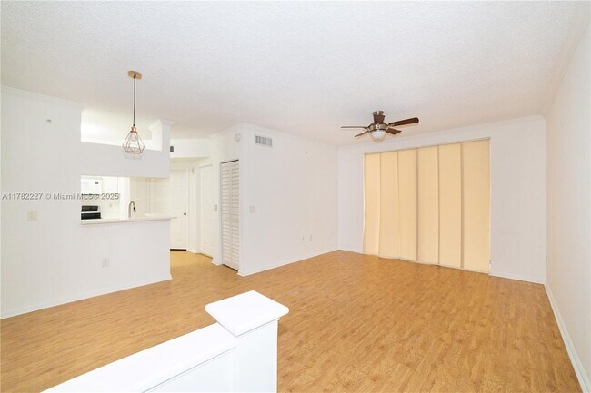 Building Photo - 17150 N Bay Rd