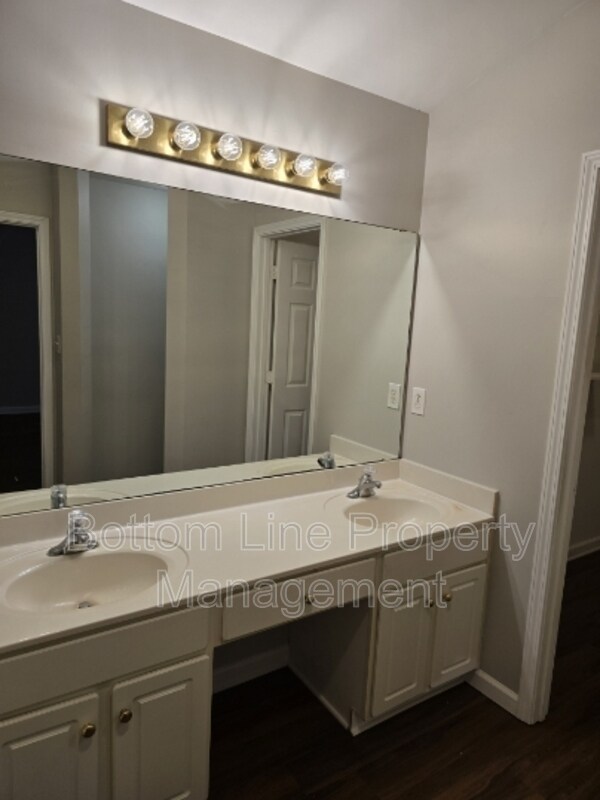 Building Photo - 7803 Harrington Woods Rd