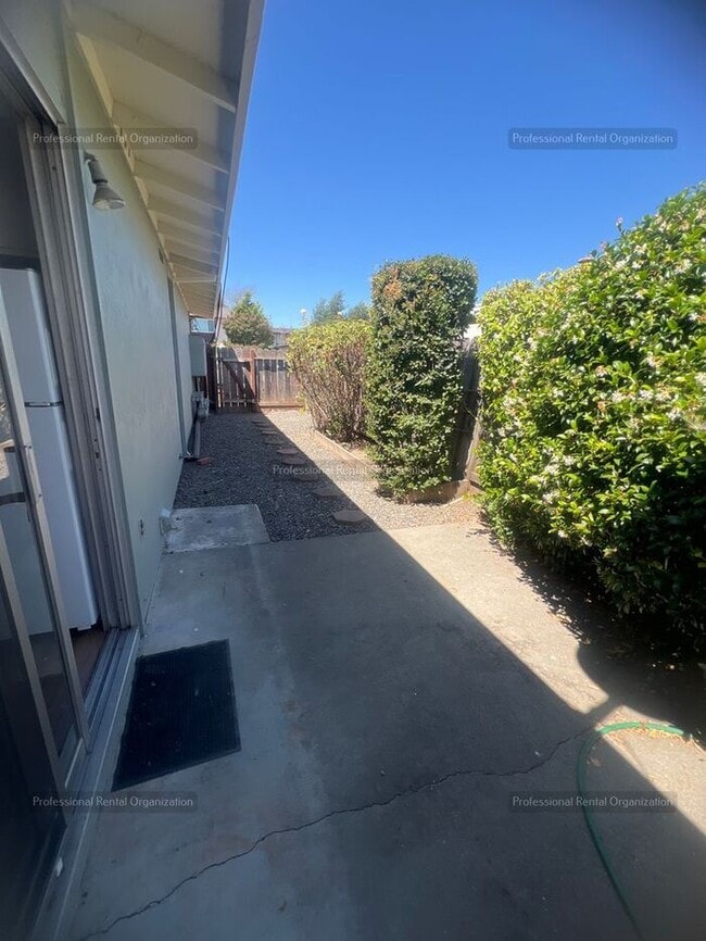 Building Photo - Location, Charm and comfort