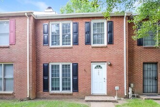 Building Photo - 700 Redland Dr
