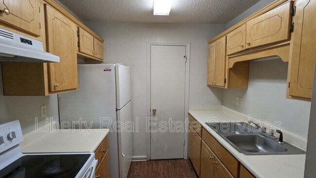 Building Photo - 132 Rolland St