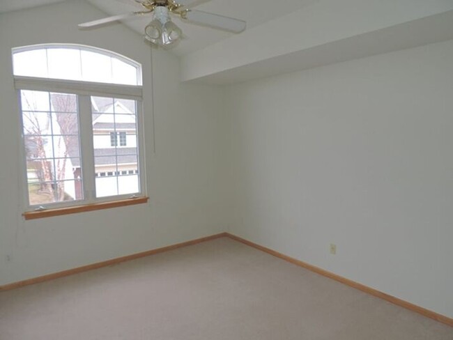 Building Photo - $1,950 | 3 Bedroom, 3.5 Bathroom Multi Flo...