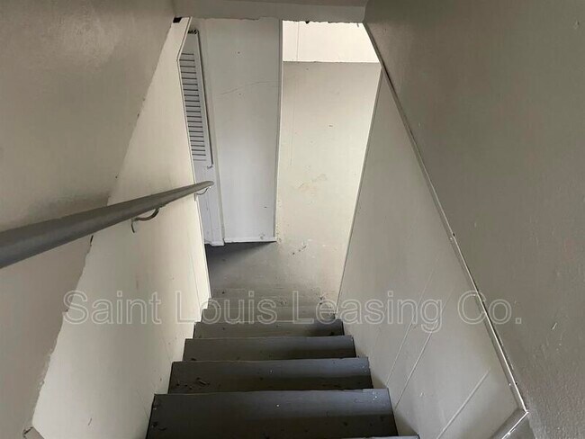 Building Photo - 145 Clearview Dr