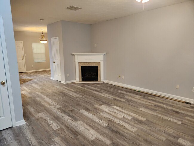 Building Photo - 1545 Eastern Sunrise Ln