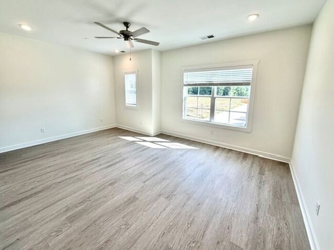 Building Photo - Now Leasing a Brand New 4-Bedroom 3.5 Townhome in Olive Branch-Minutes from Methodist Hospital