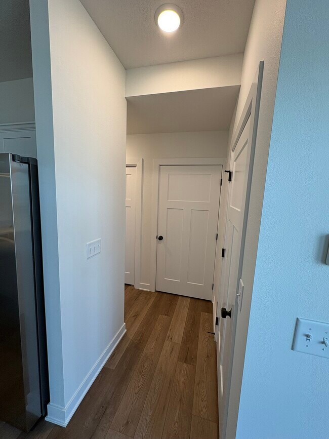 Building Photo - 230 Nw Waverly Dr