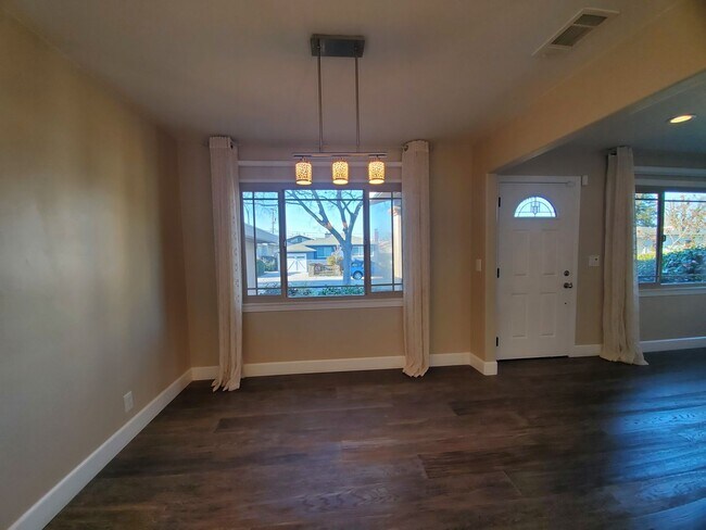 Building Photo - Stunning home in san mateo