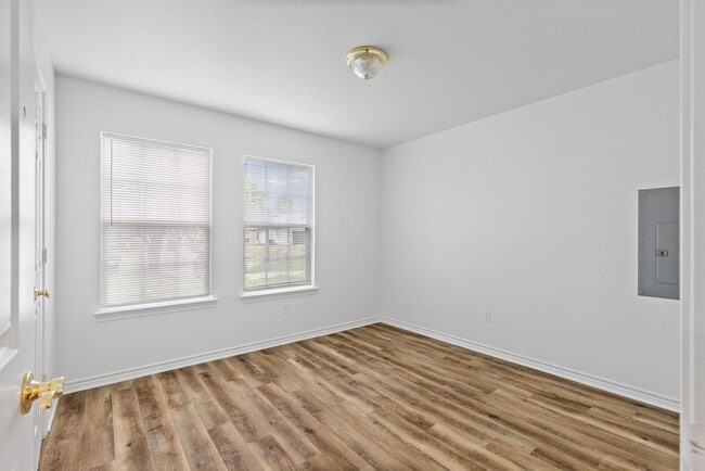 Building Photo - 1412 Hemphill St