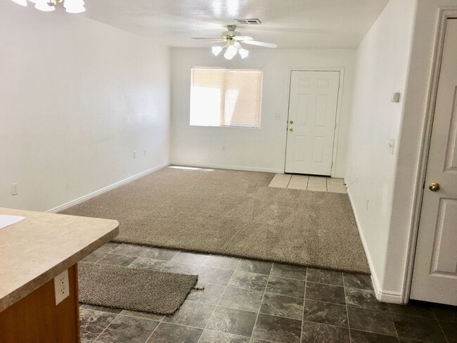 Building Photo - Hawk Hollow Townhome