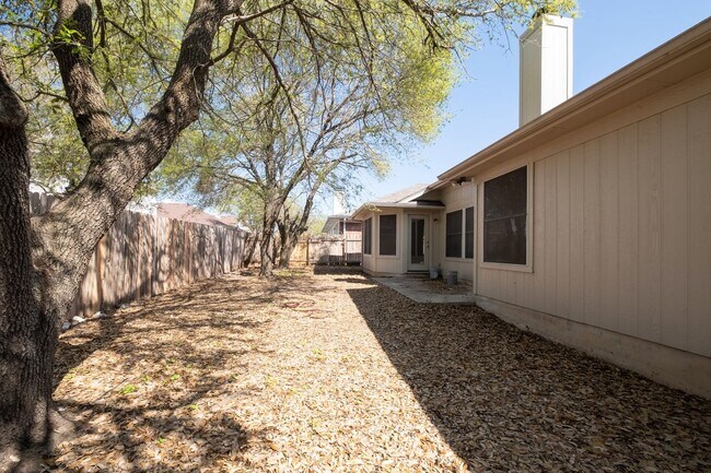 Building Photo - Spacious 4 Bedroom, 2 Bath, 1-Story Home i...
