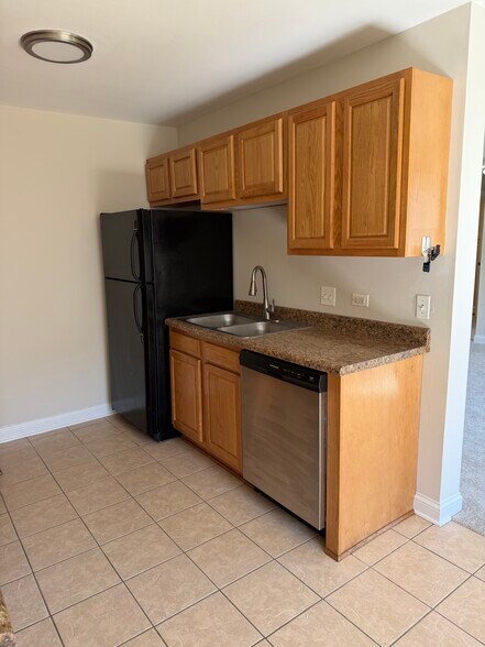 Building Photo - 681 Thorntree Ct