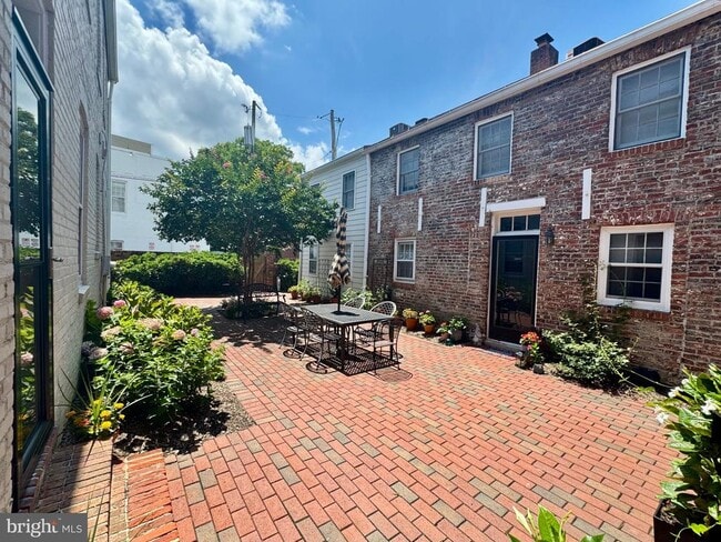 Building Photo - 1016 Prince St