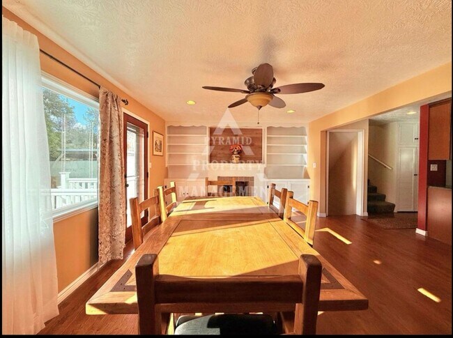 Building Photo - Beautiful Millcreek Home!