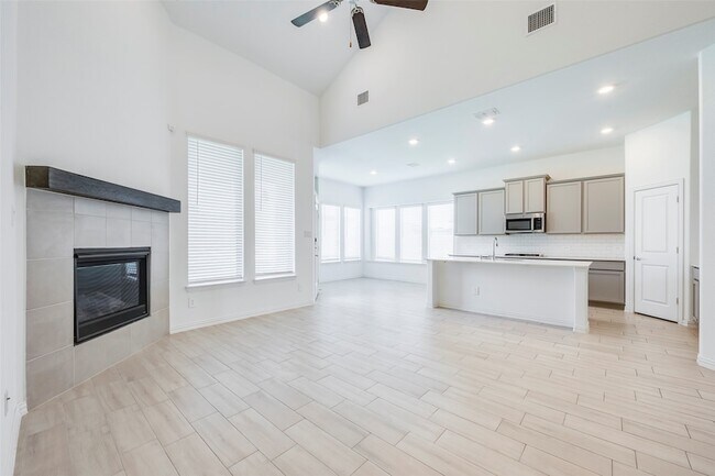 Building Photo - 14605 Little Water Dr