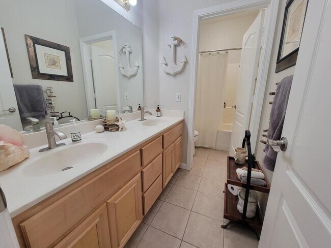 Building Photo - 692 W Springer Dr