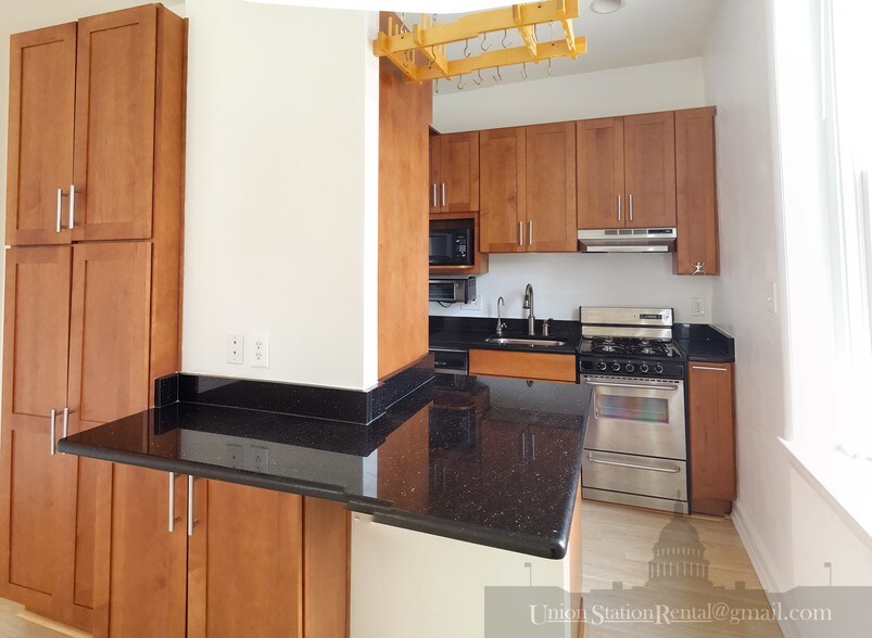 Eat-In Kitchen - 333 2nd St NE