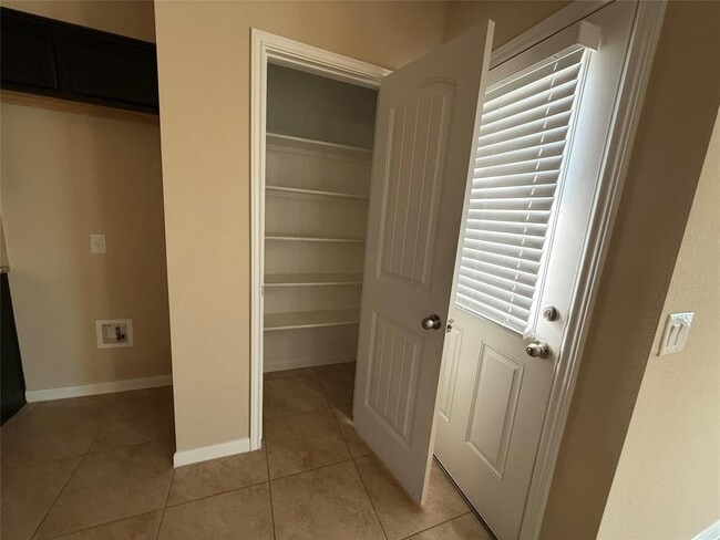 Building Photo - 6624 San Isidro Dr