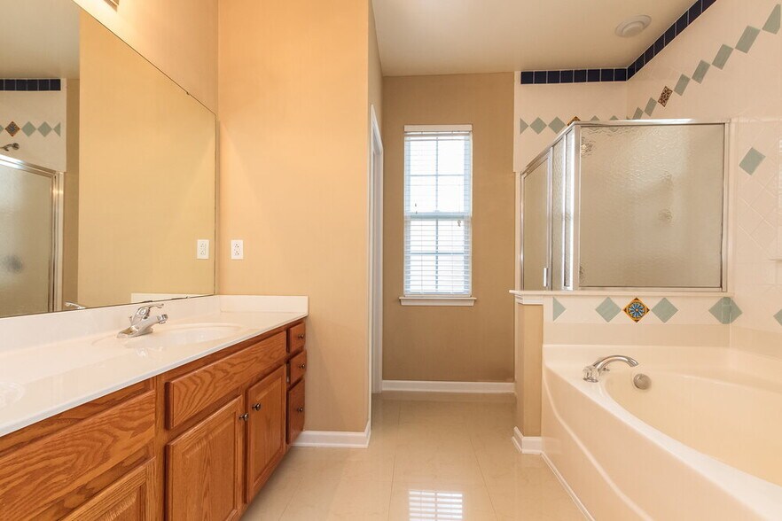 Building Photo - 6415 Colonial Garden Dr