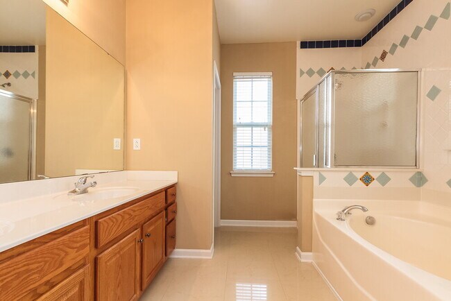 Building Photo - 6415 Colonial Garden Dr