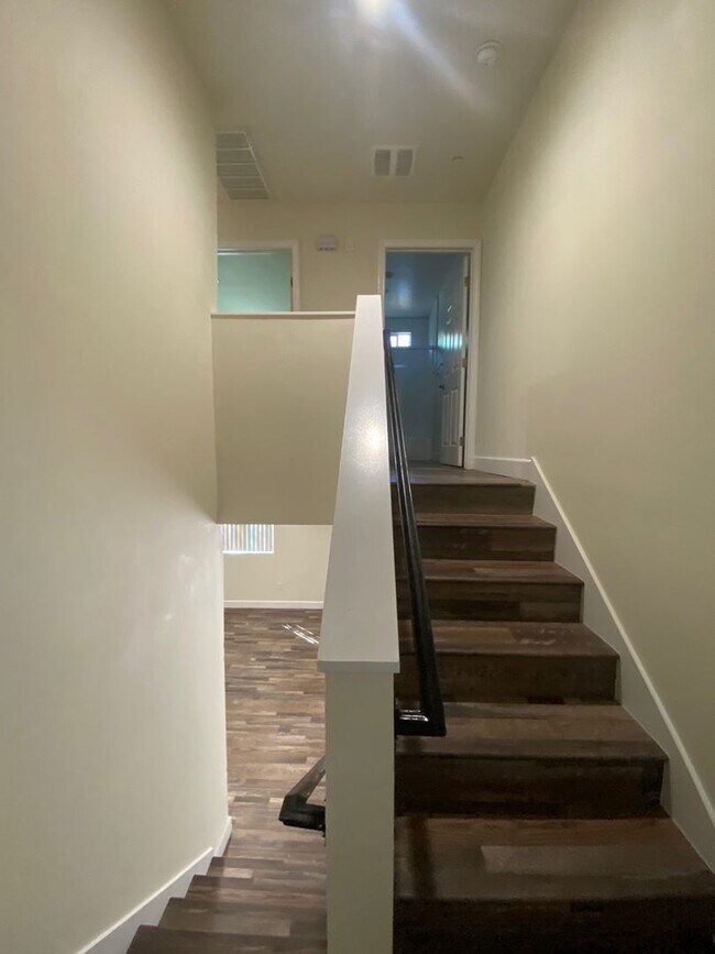 Building Photo - 23(1456,1458)