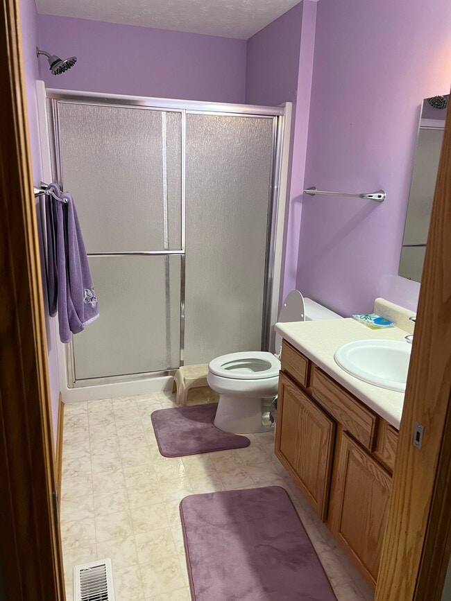 Spare bathroom - 2546 OH-60